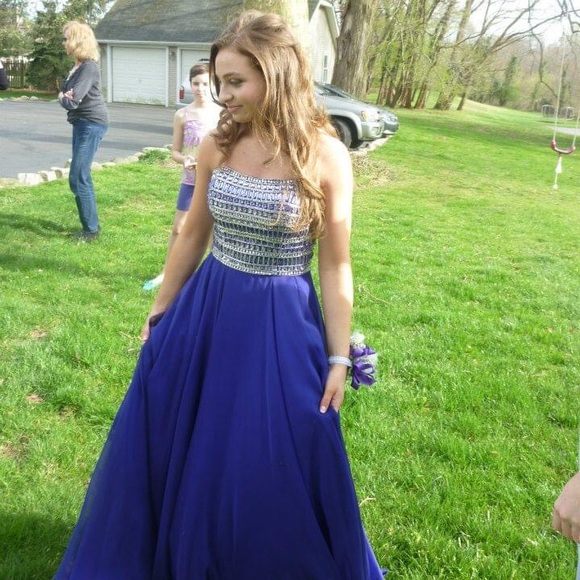 Sherri Hill Gown - Picture 2 of 5